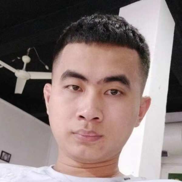 一个人用咖啡豆的照片