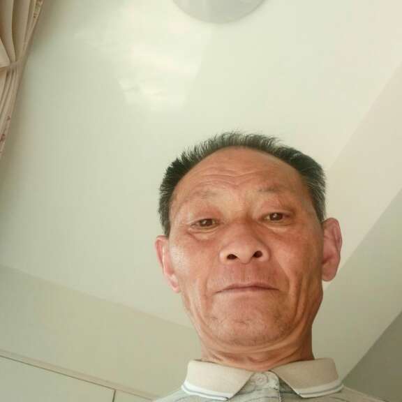 透彻爱恋水池的照片