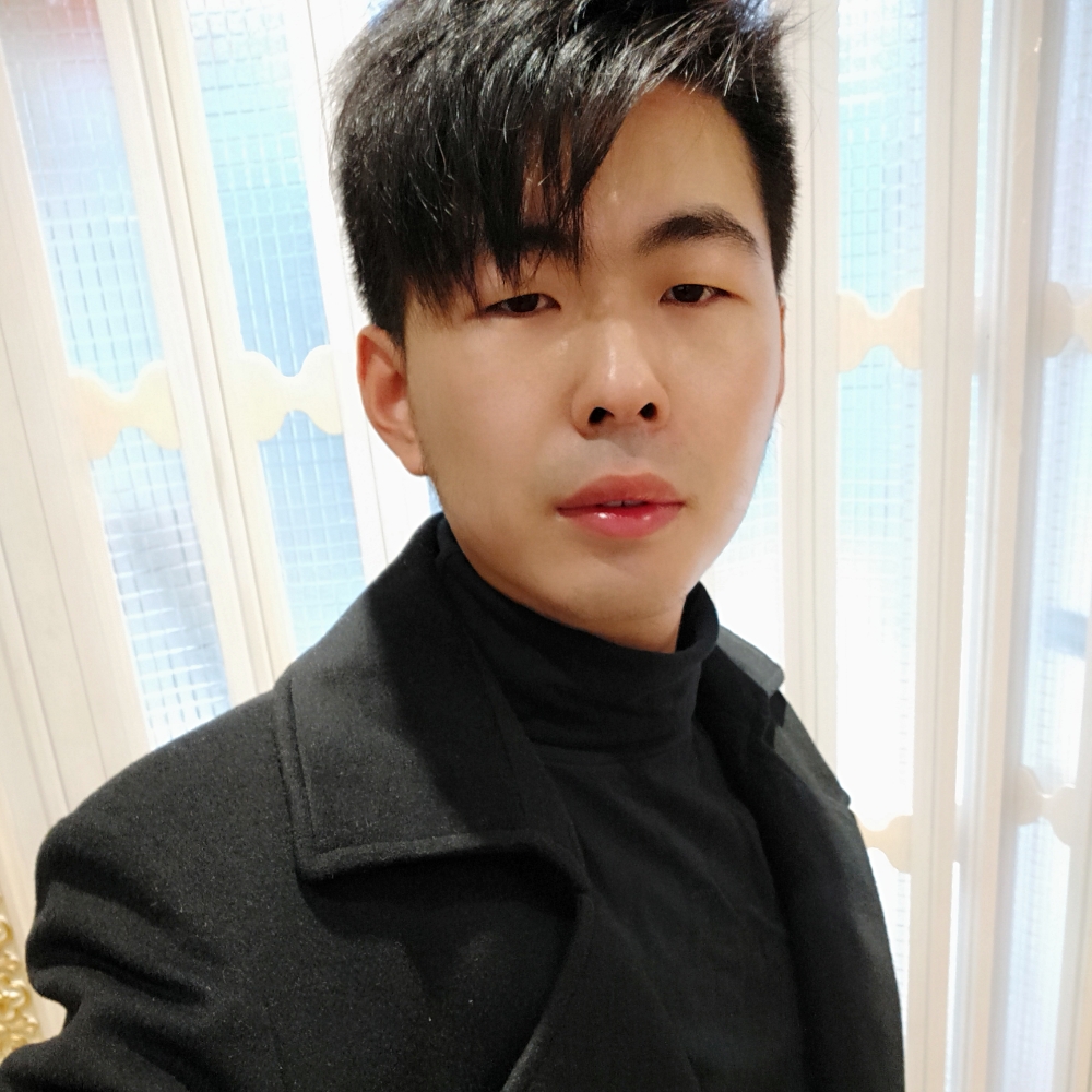 想人陪热狗的照片