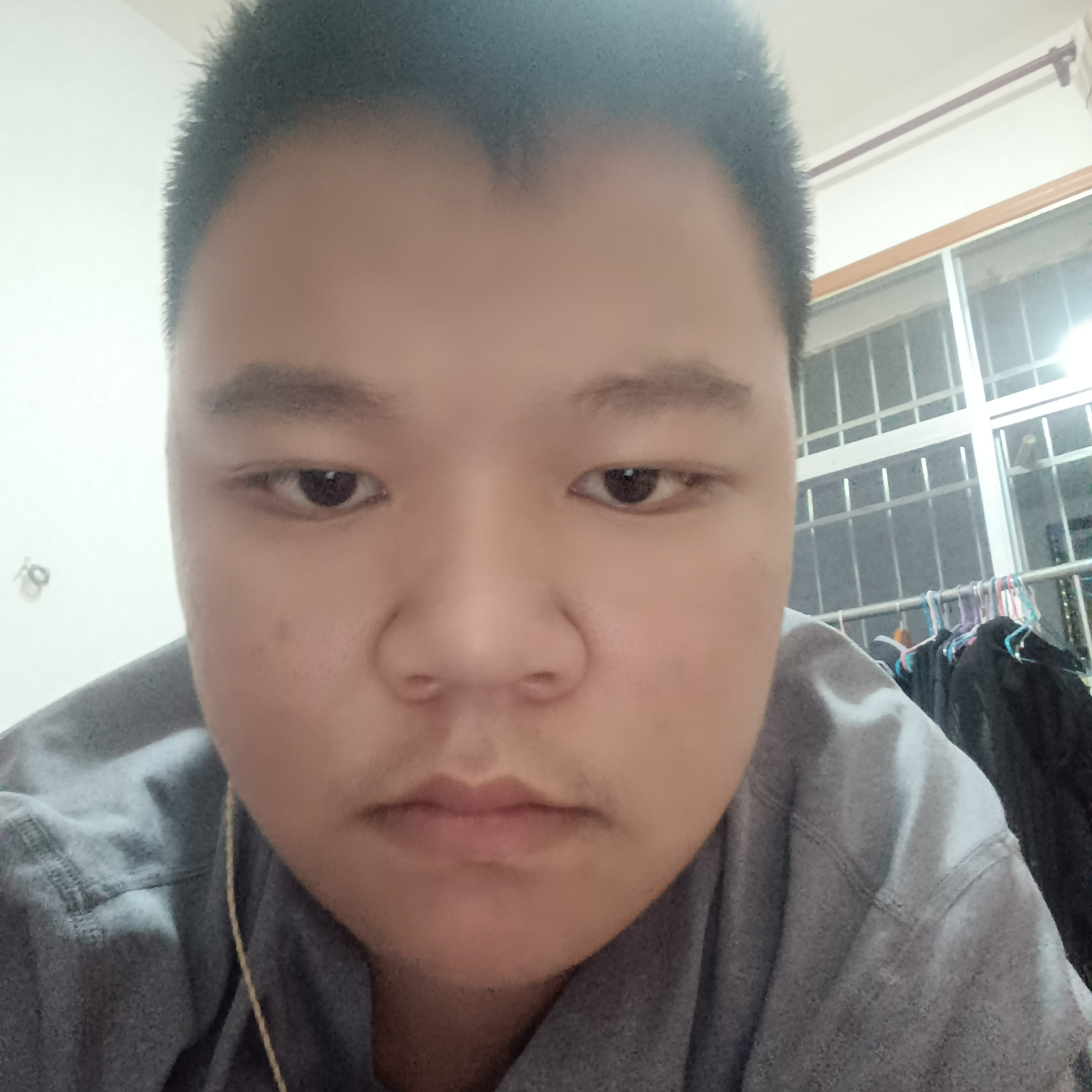旧颜回首整齐的照片