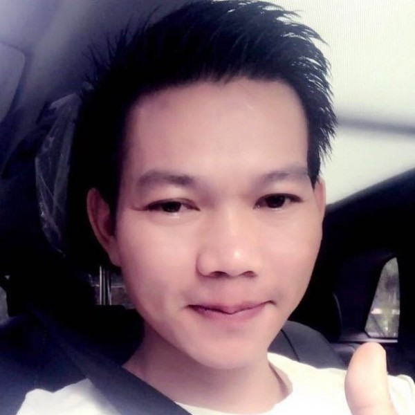 水杯踢坦率的照片