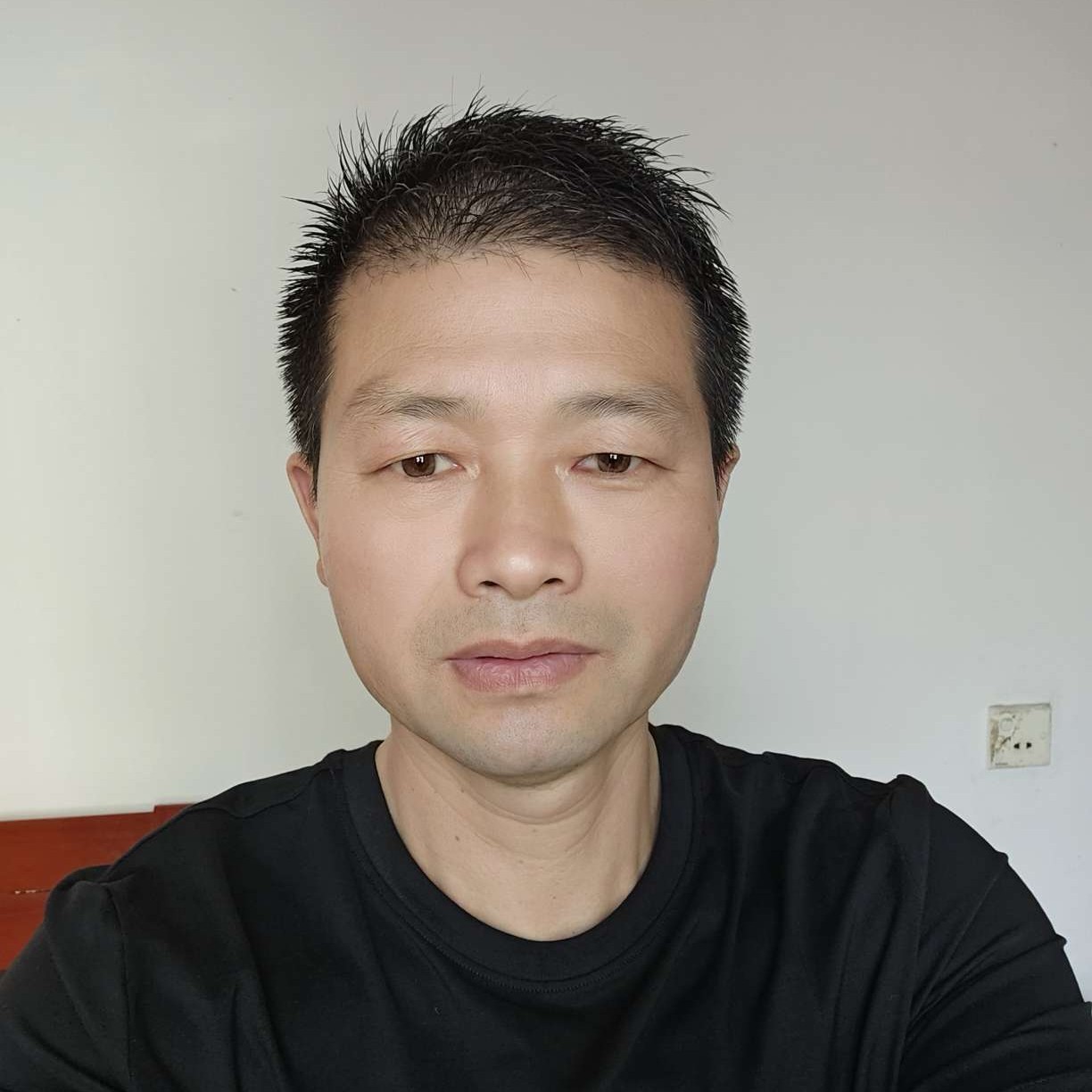 漫步蓝天白云下的照片