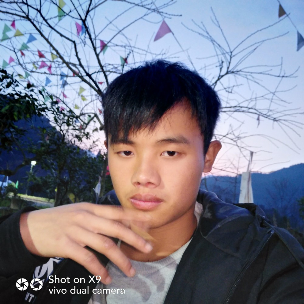 迷人踢余溫的照片