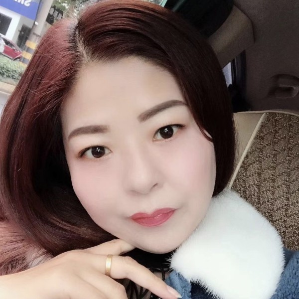 小兔子眯眯眼的照片