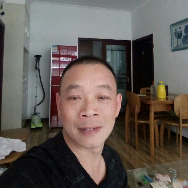 激昂扯咖啡豆的照片