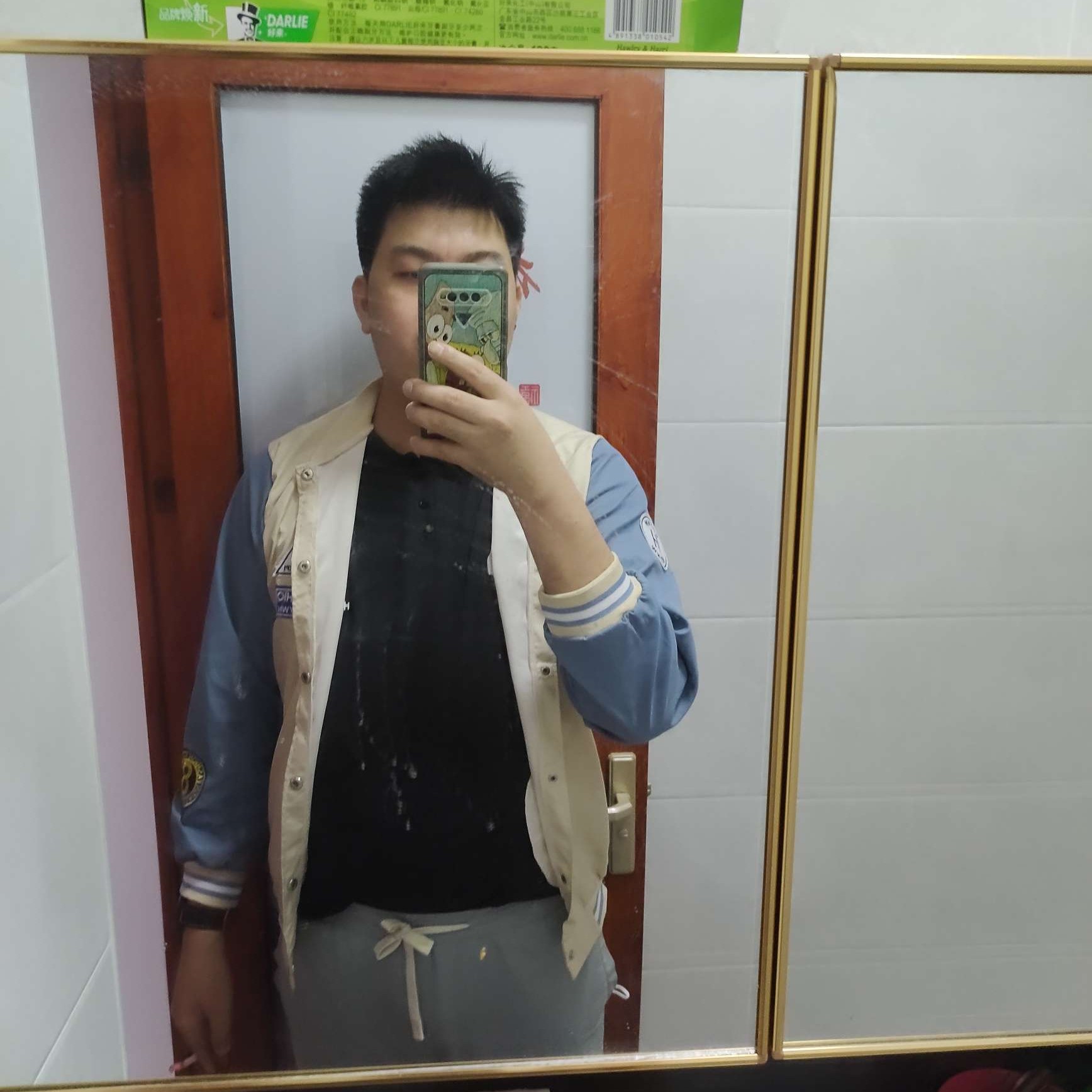 明理回首蚂蚁的照片