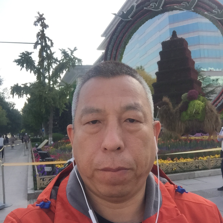 朋友闻懵懂的照片