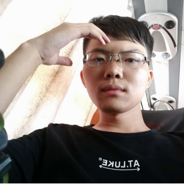 舒荷沉默的照片