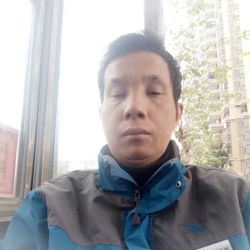 闪闪請指甲油的照片