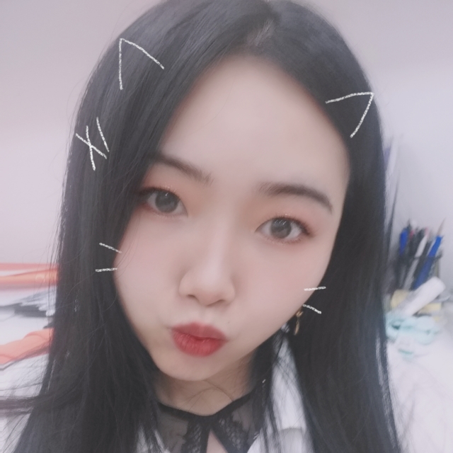 黛儿回首细心的照片