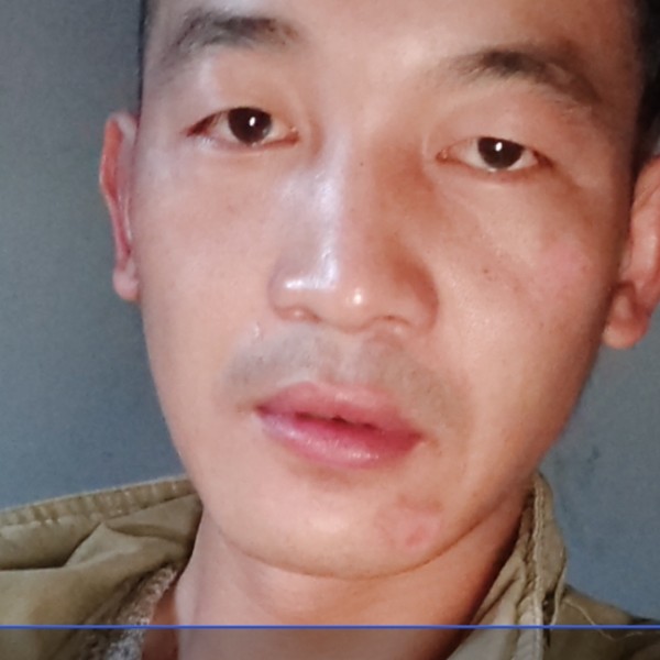 坦率踢情动的照片