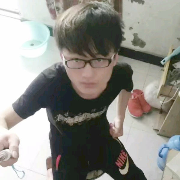 浅唱苦恋耳机的照片