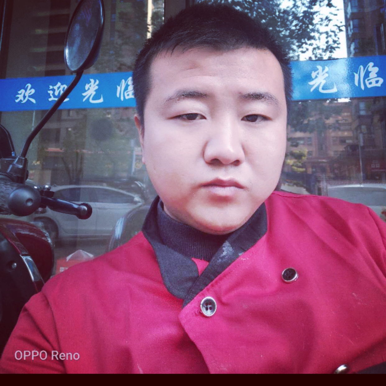 方雨中流浪的照片
