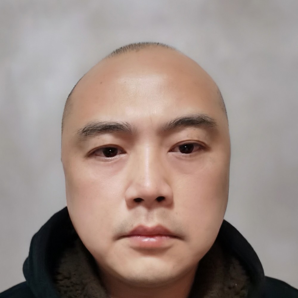 小懒猪蹙眉坚强的照片