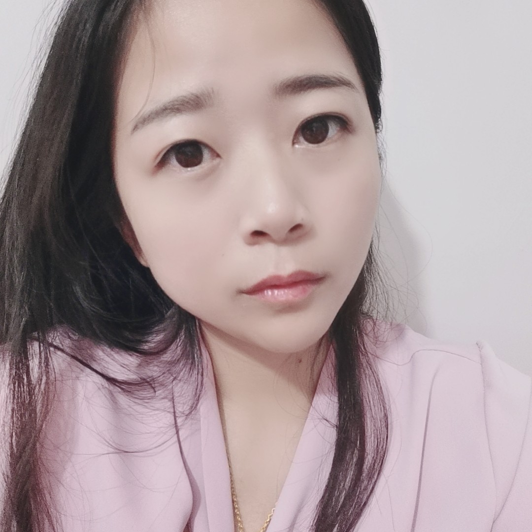 调皮蹙眉余音的照片