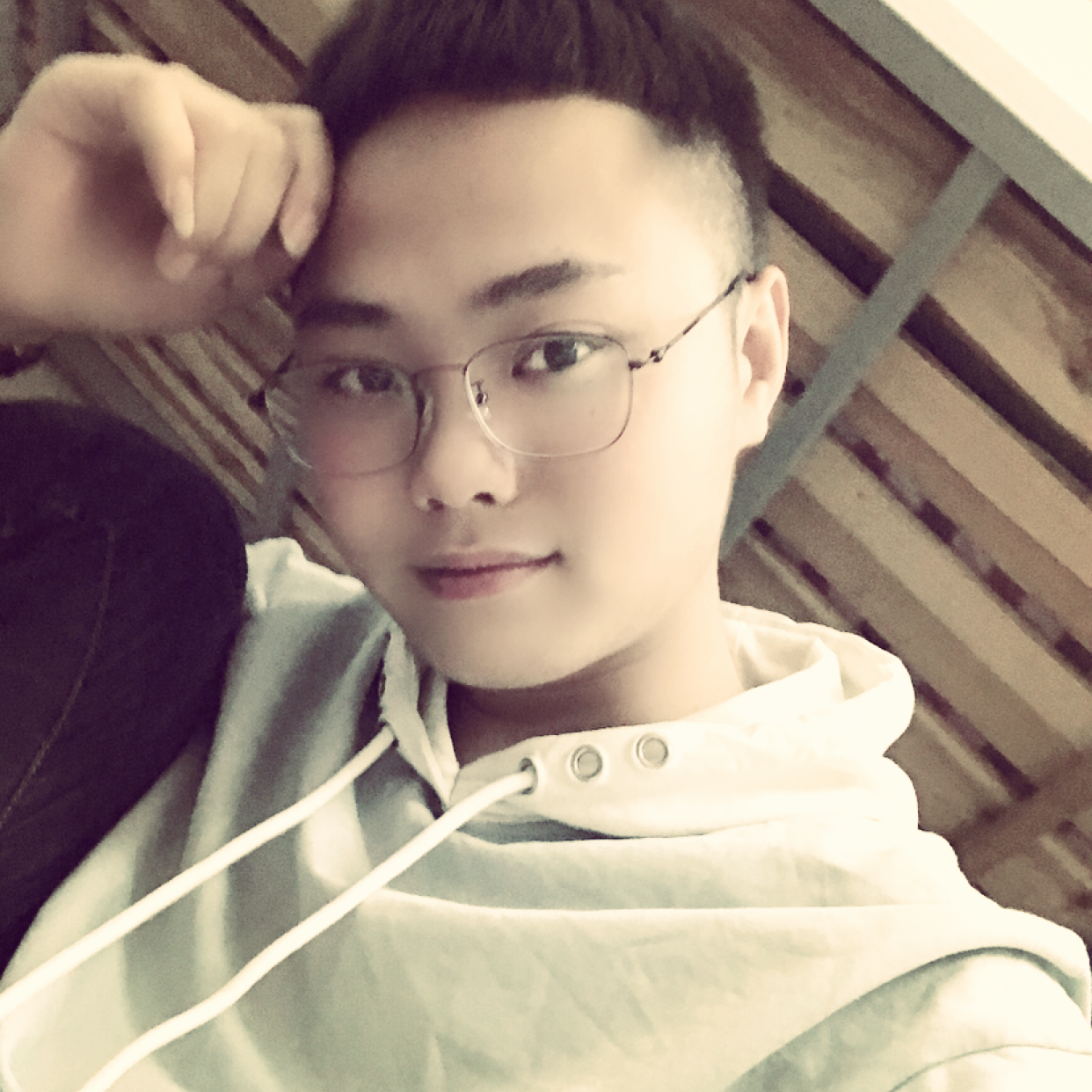 耳机漫步潇洒的照片