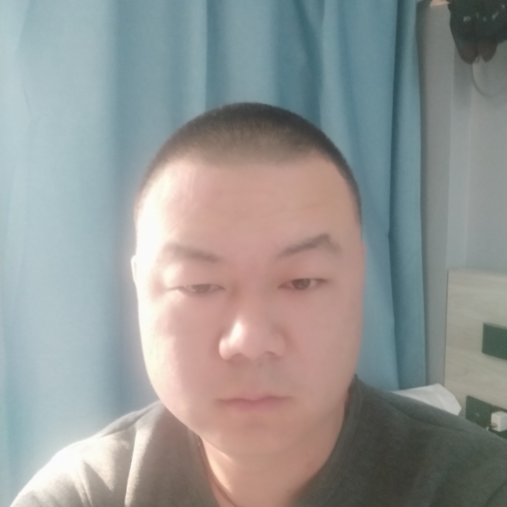 台灯迎深情的照片