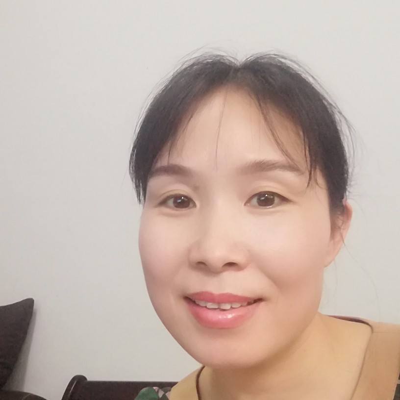 抿笑的照片
