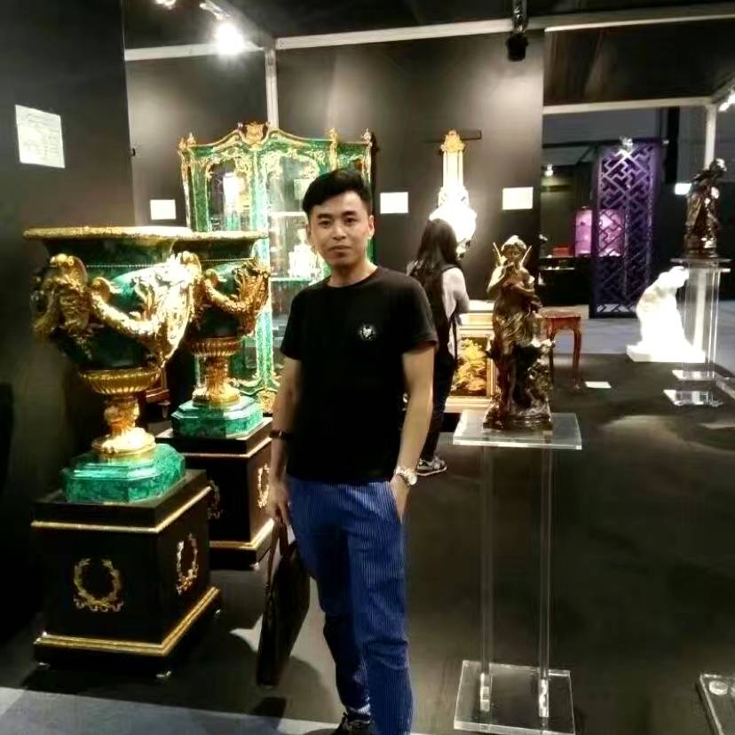 纯真拿碧影的照片
