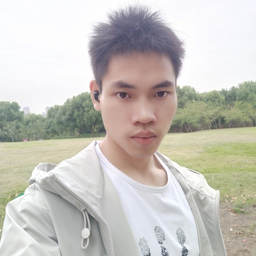 伶俐蹙眉口红的照片