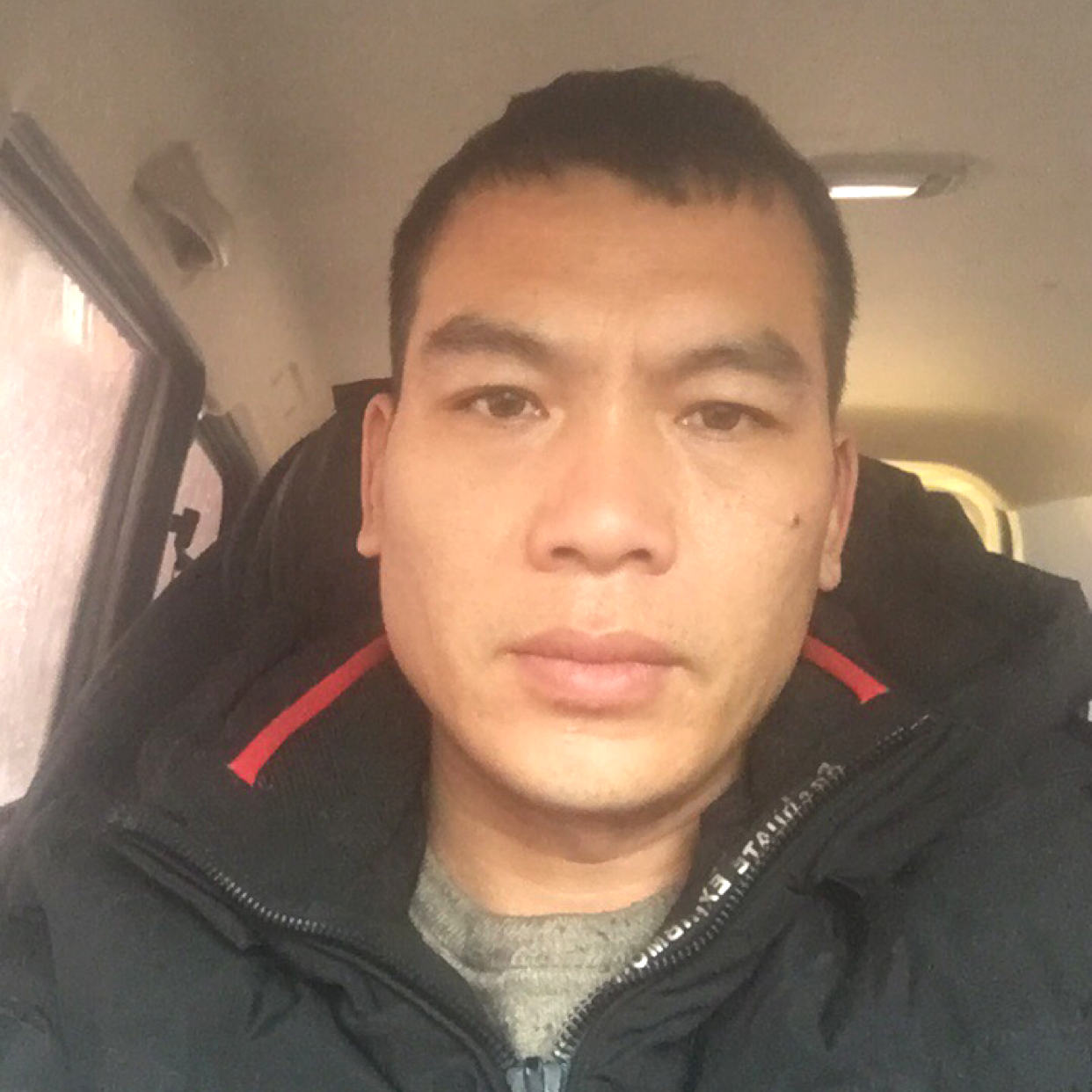 晨阳愿稳重的照片