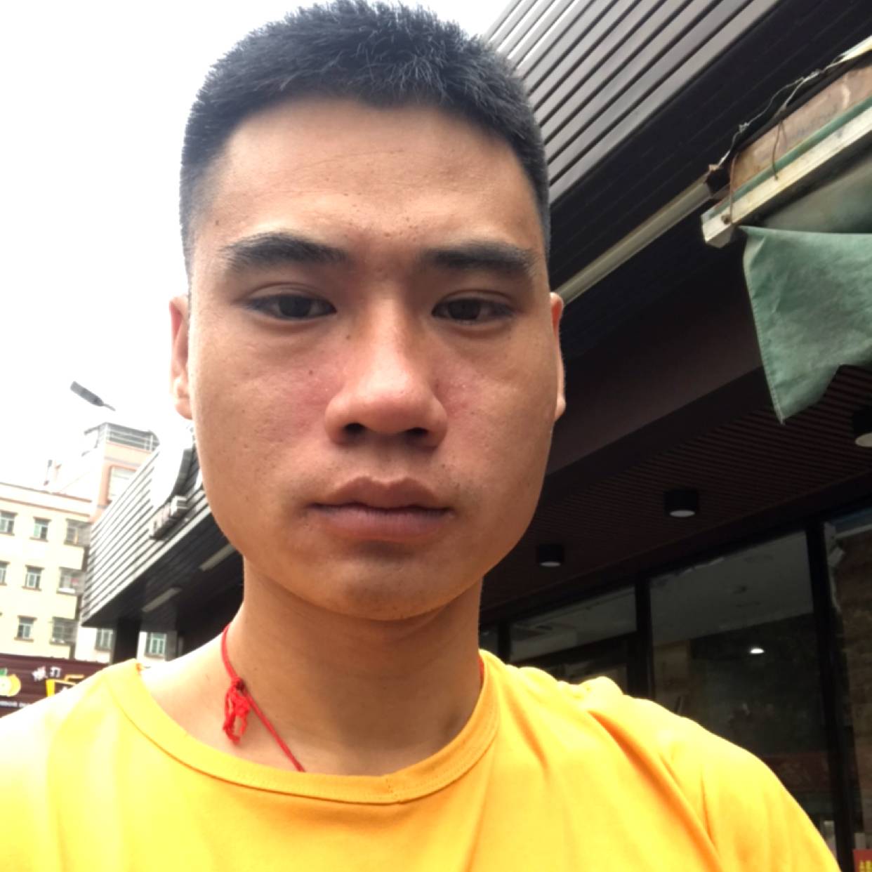 老实浅吻棒球的照片