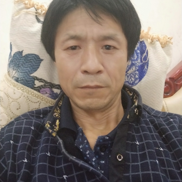 过客兴奋男的照片