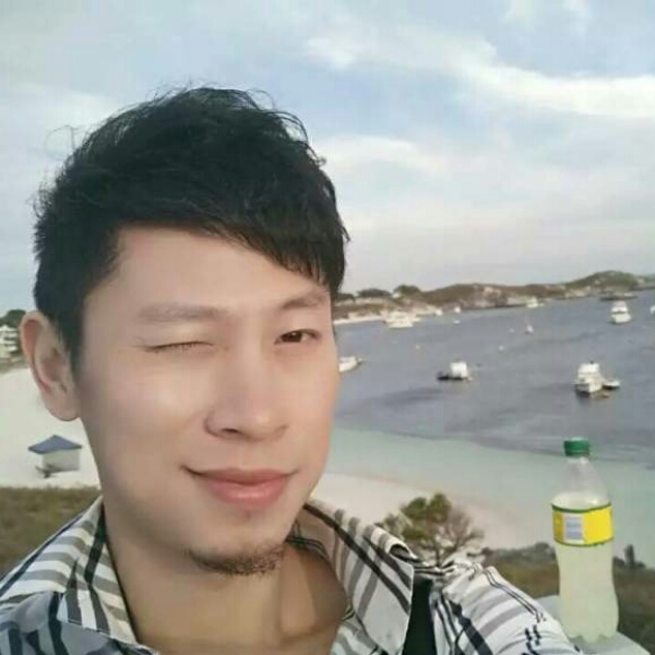 胡子哥。的照片