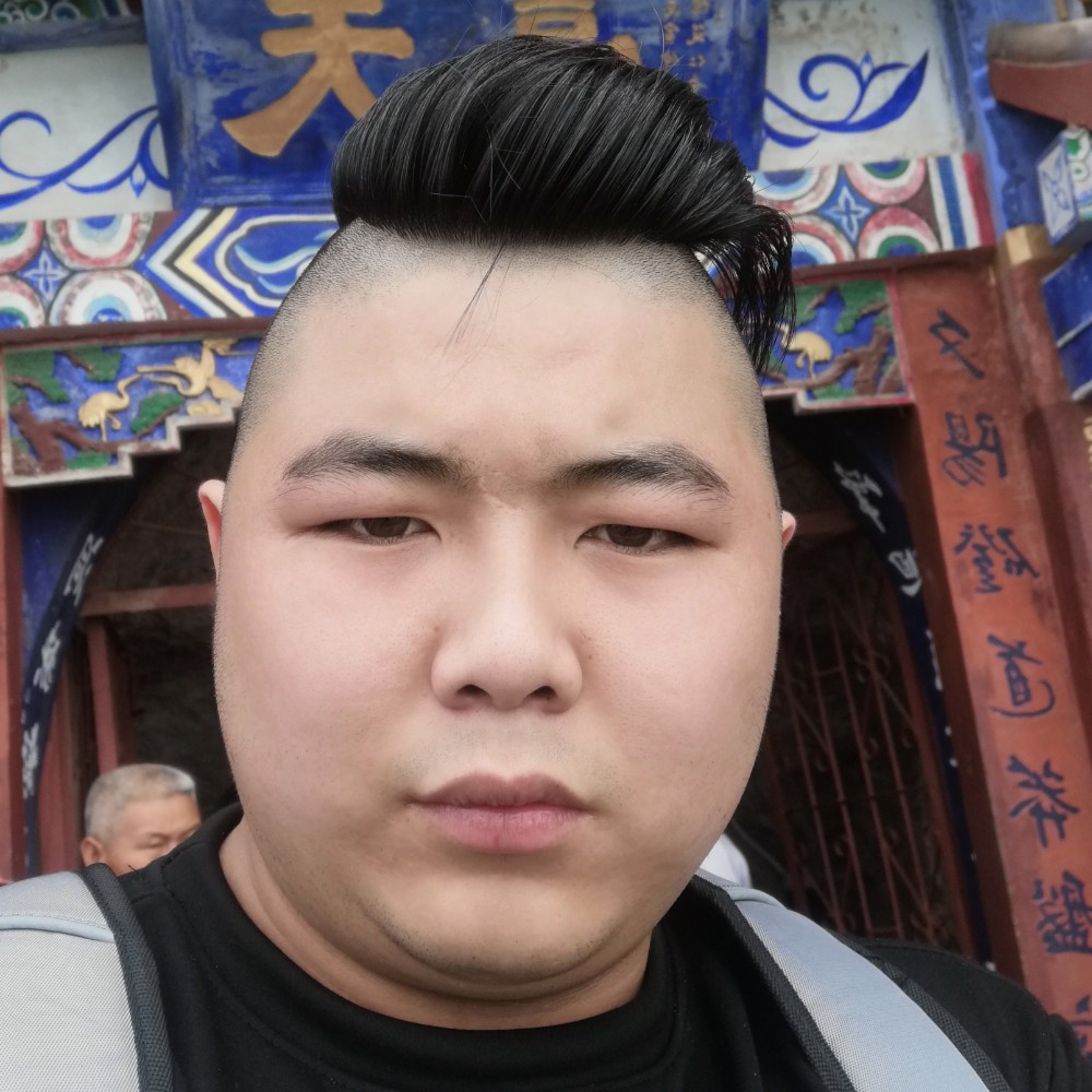 一人正在拼搏的照片