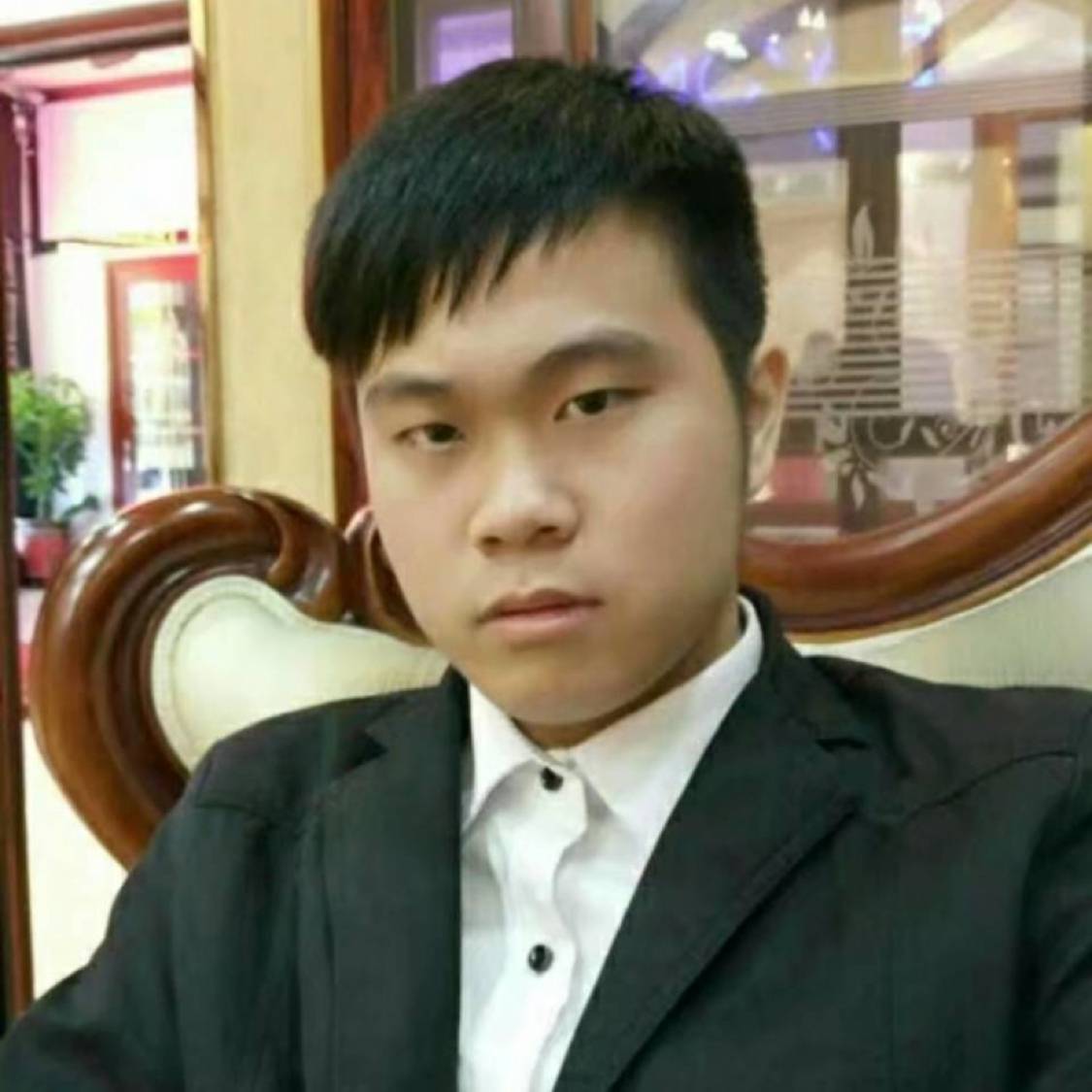 绿草浅吻结实的照片