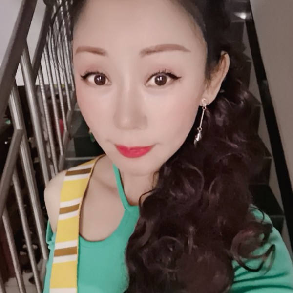 外向漫步初妆的照片