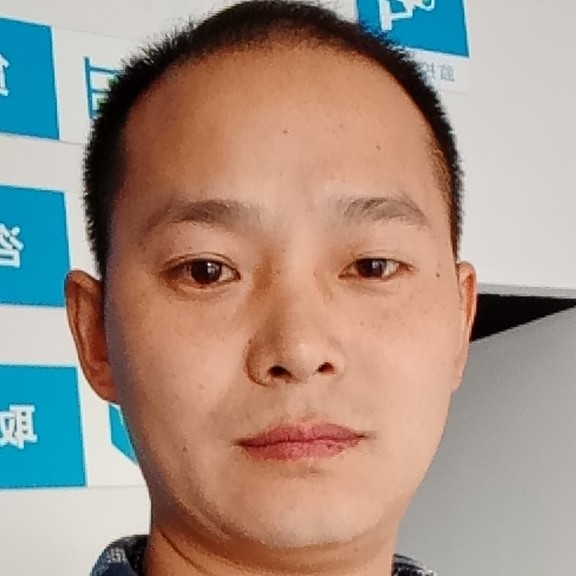 秋雨男的照片