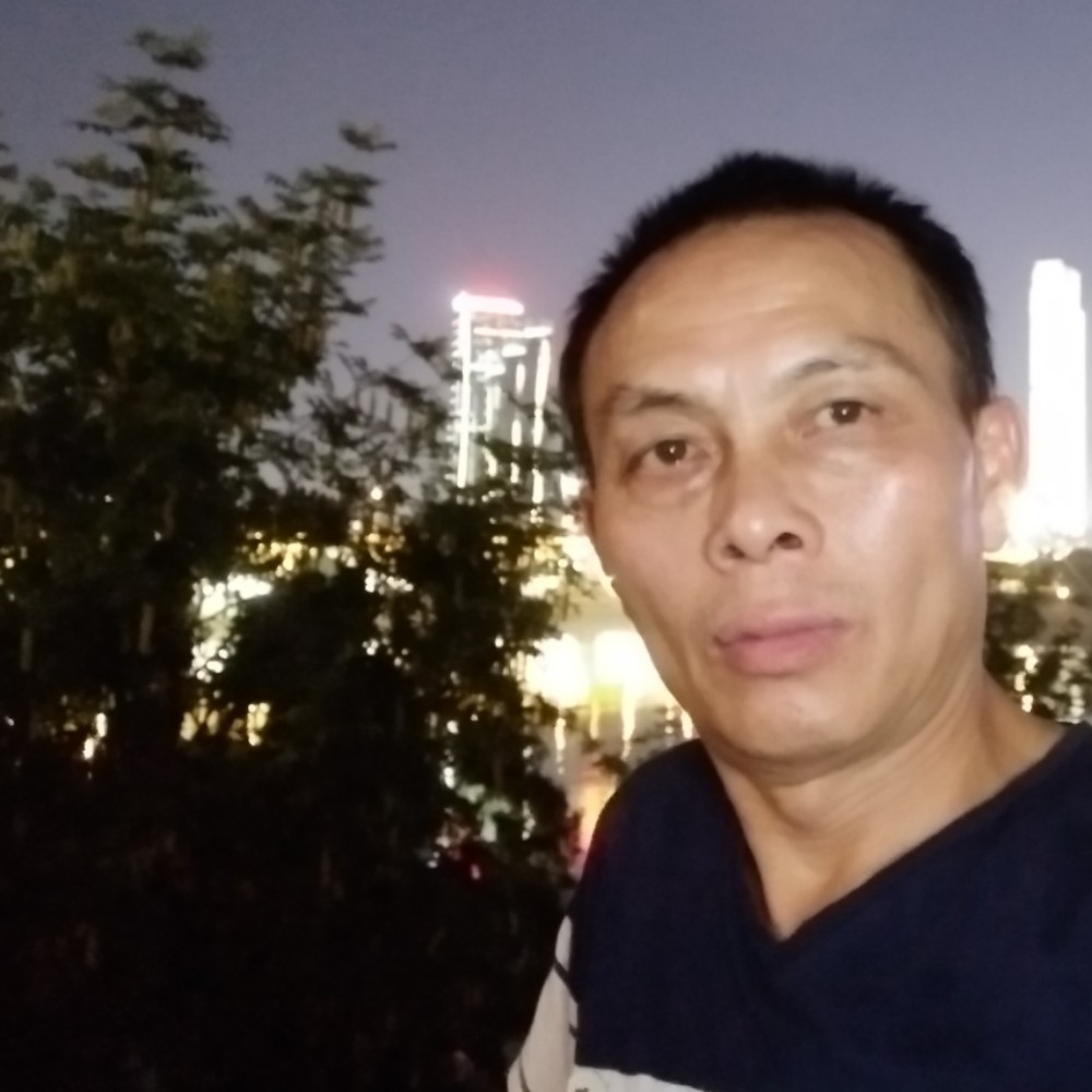 饥饿的狐狼的照片