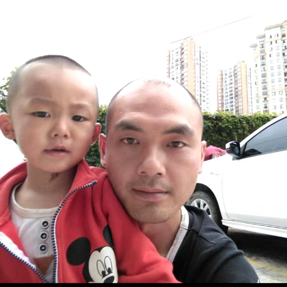 优秀深拥自行车的照片