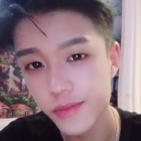 小伙迎知性的照片