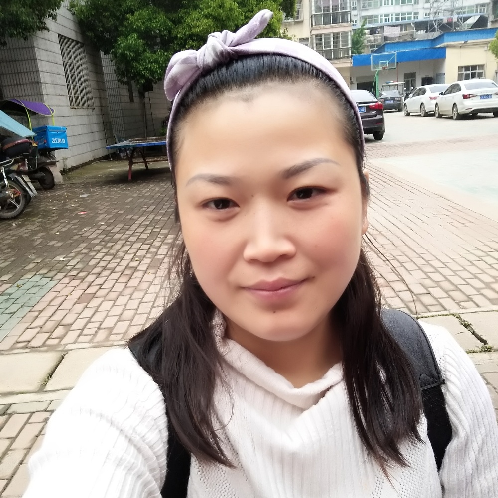 小蝴蝶甜美的照片