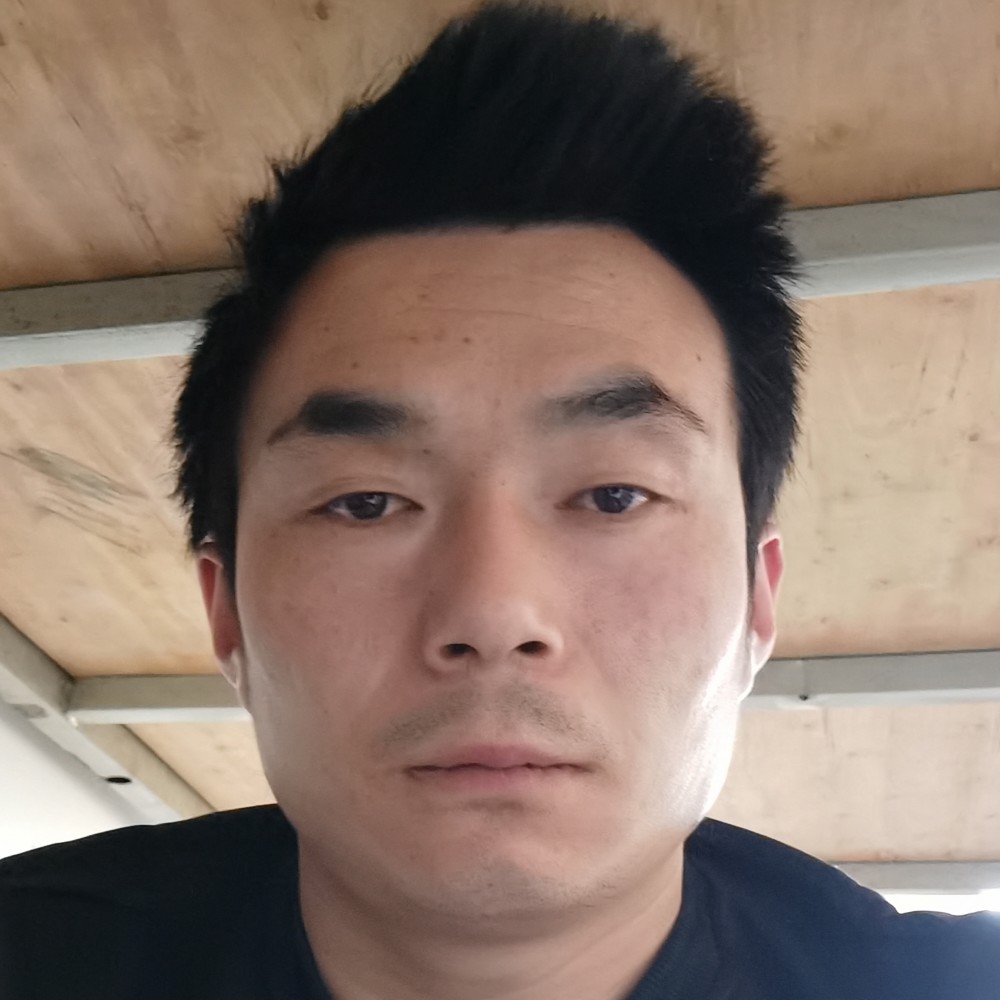 滑板等于现实的照片
