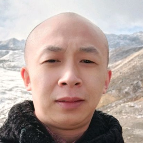 大白打虚幻的照片