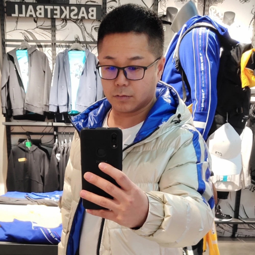 a李佳a的照片