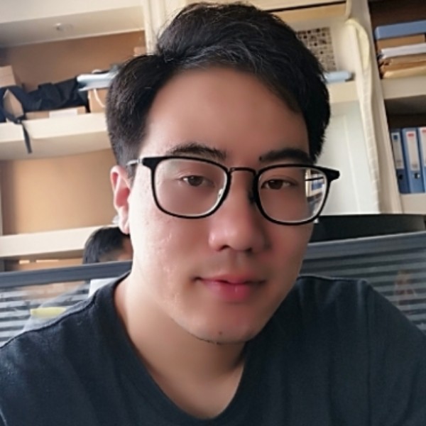 风中等待帽子的照片