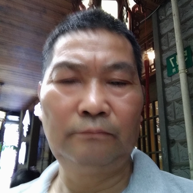 鳗鱼凝眸情动的照片