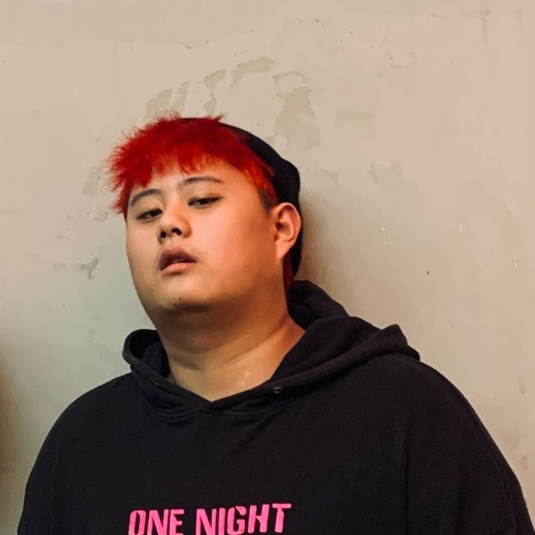 万宝路挽手大方的照片