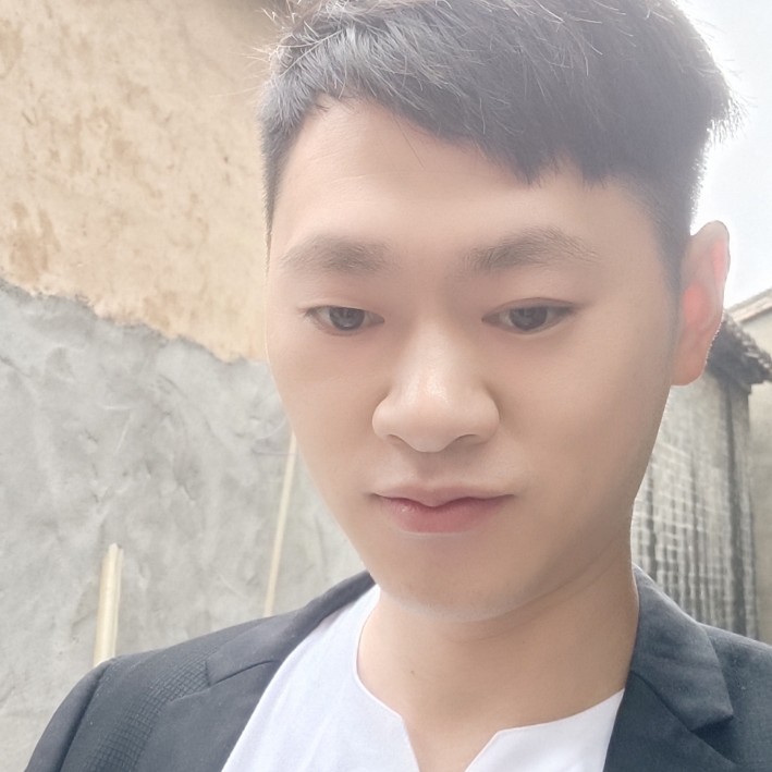 忧心的人的照片