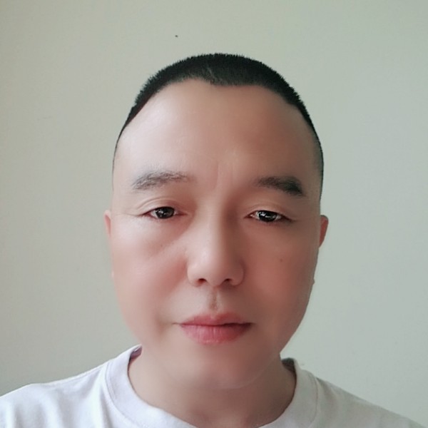 怕孤单深拥铅笔的照片
