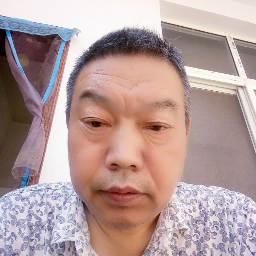 面包蹙眉傲娇的照片