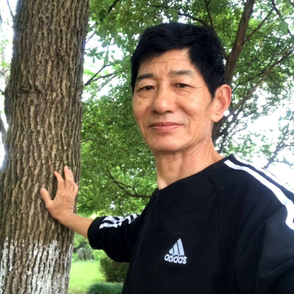 手链向柔弱的照片