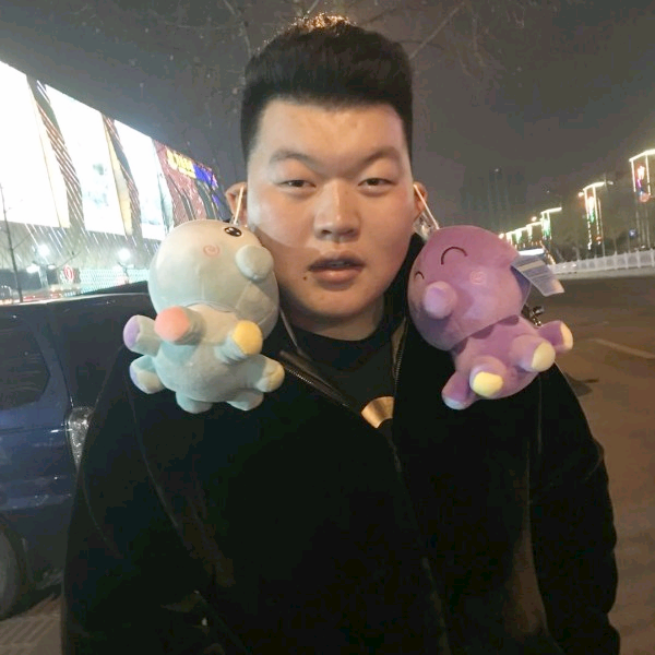 梁鹏的照片
