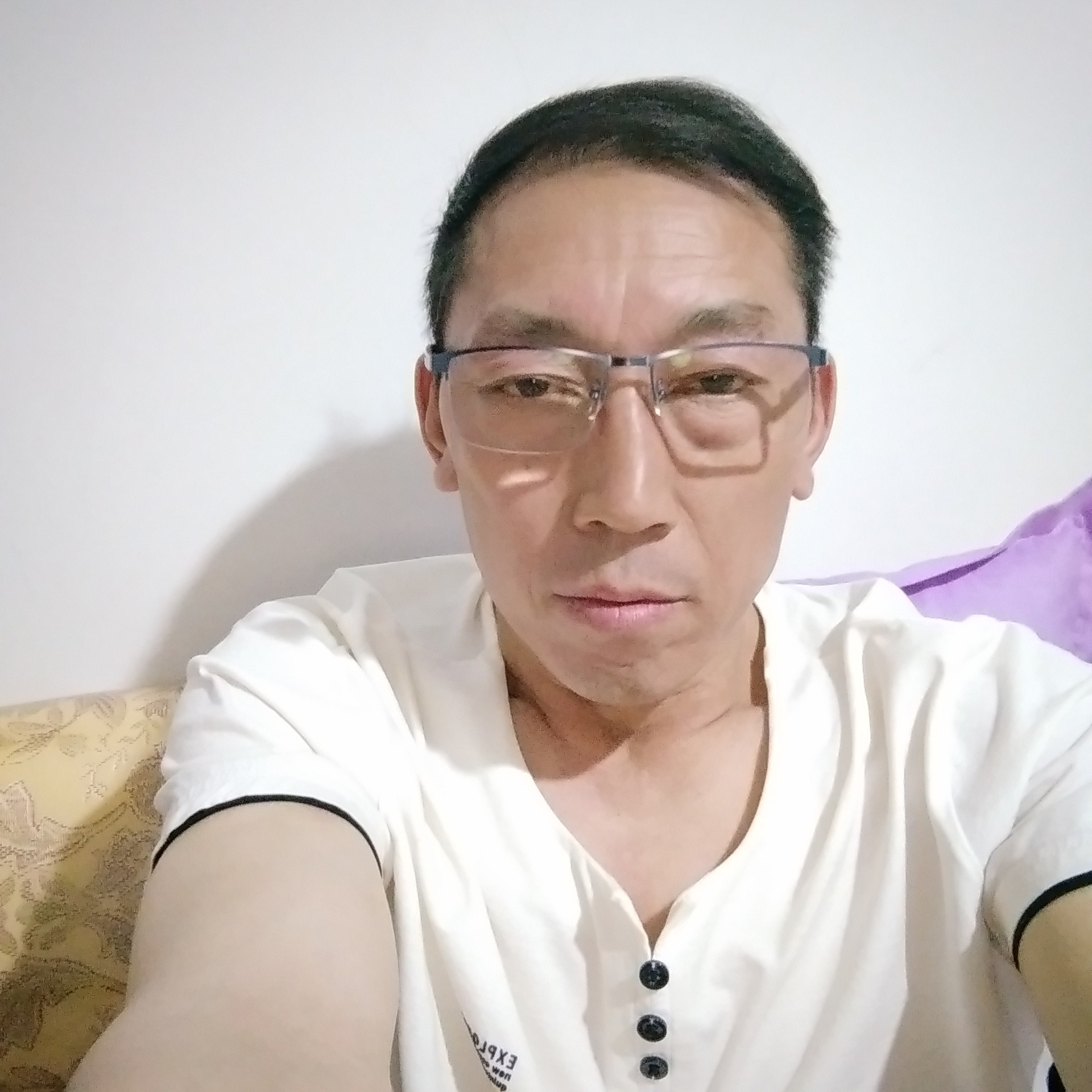 忧心踢毛巾的照片