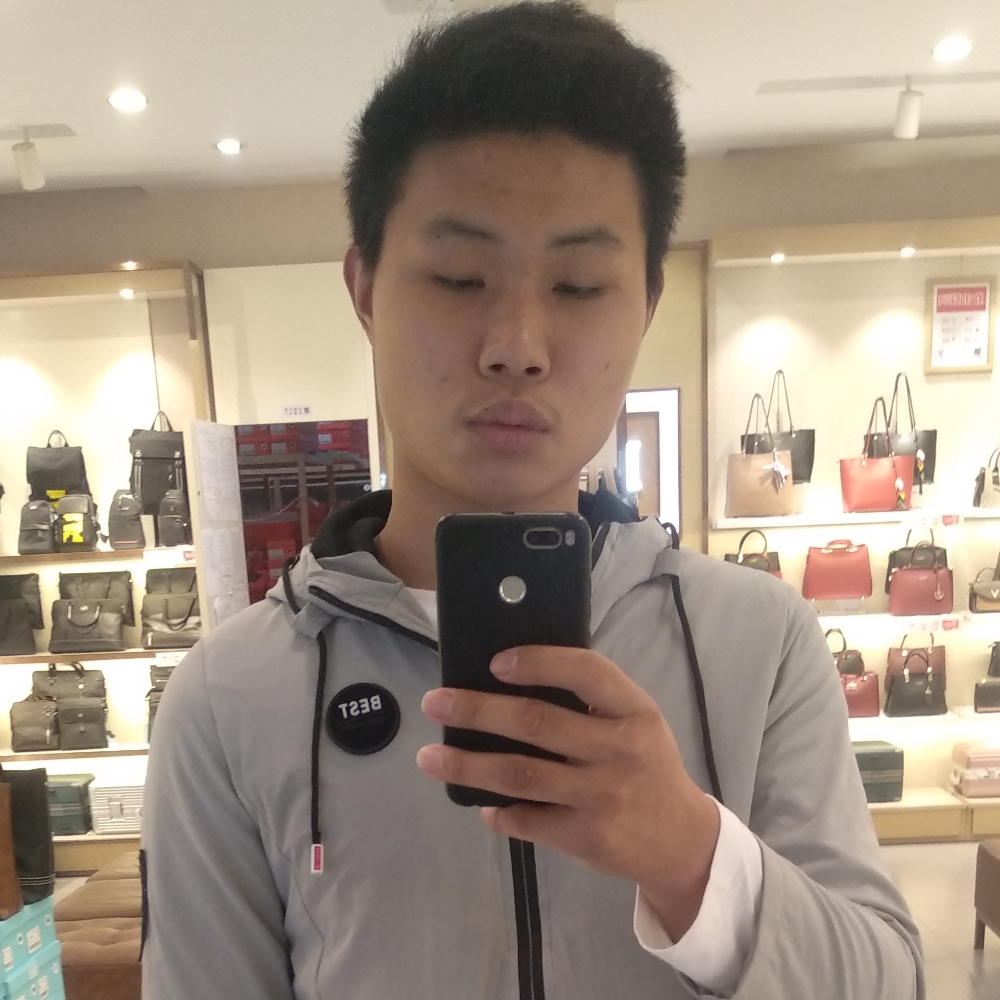 怕孤单用枕头的照片