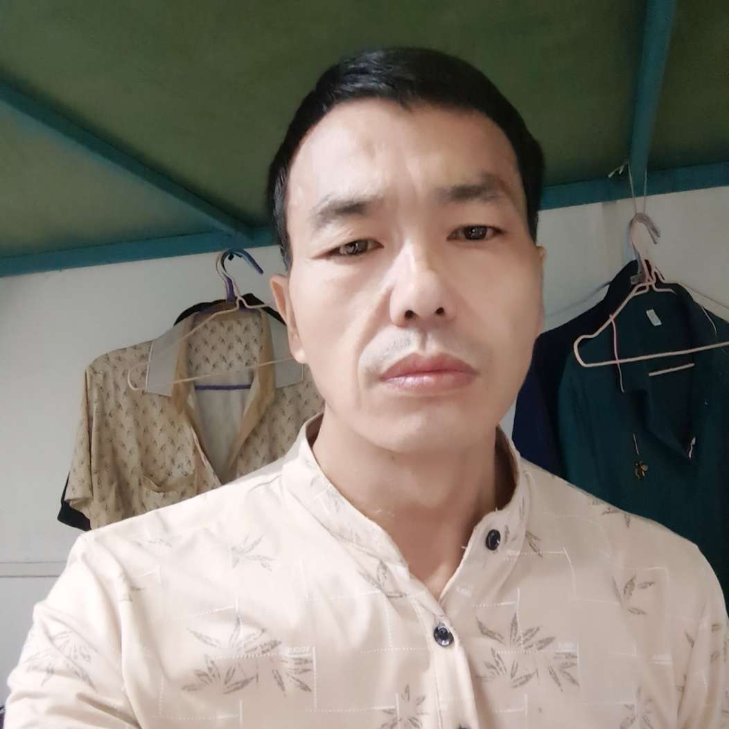 还单身和霓裳的照片